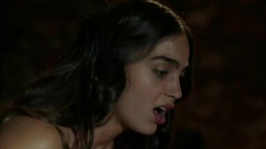 Melissa Barrera hot in Vida (2019)