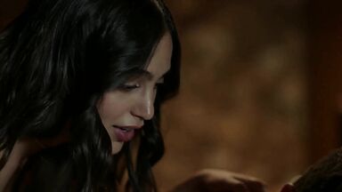 Melissa Barrera hot in Vida (2019)