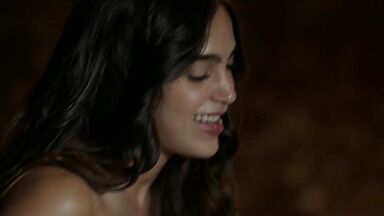 Melissa Barrera hot in Vida (2019)
