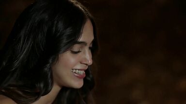 Melissa Barrera hot in Vida (2019)