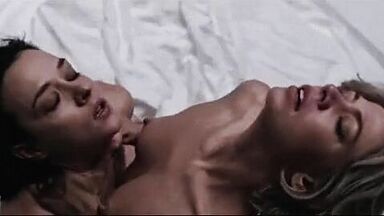 Marta Gastini and Analeigh Tipton in Compulsion (2016)