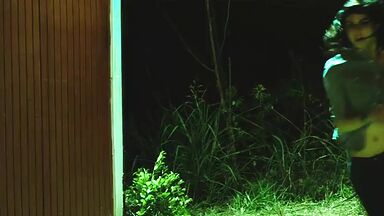 Alexandra Daddario sexy in Texas Chainsaw
