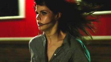 Alexandra Daddario sexy in Texas Chainsaw