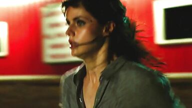 Alexandra Daddario sexy in Texas Chainsaw
