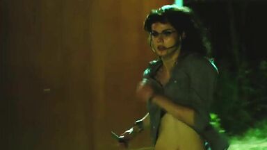 Alexandra Daddario sexy in Texas Chainsaw