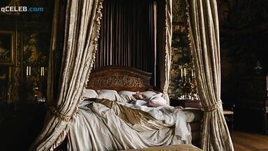 Emma Stone nude in The Favourite