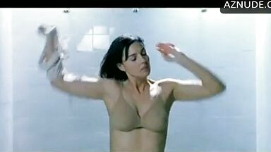 Monica Bellucci naked in Agents Secrets
