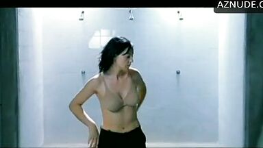 Monica Bellucci naked in Agents Secrets