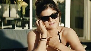 Alexandra Daddario sexy in San Andreas (2015)