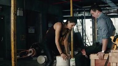 Alexandra Daddario sexy in San Andreas (2015)
