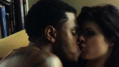 Alexandra Daddario sexy in Texas Chainsaw (2013)
