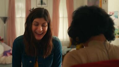 Alexandra Daddario, Kimiko Glenn, Sunita Mani hot in Can You Keep a Secret (2019)
