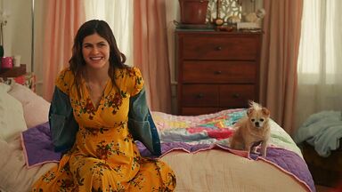 Alexandra Daddario, Kimiko Glenn, Sunita Mani hot in Can You Keep a Secret (2019)