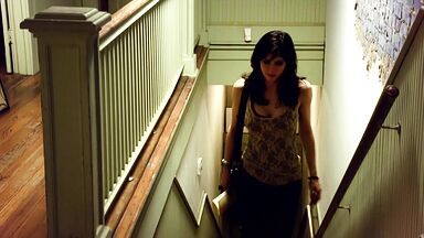 Alexandra Daddario hot Texas Chainsaw 3D (2013)