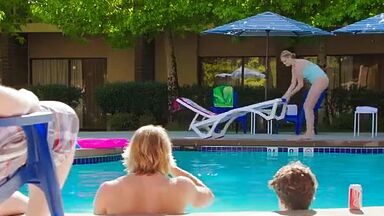 Alexandra Daddario, Kate Upton sexy in The Layover