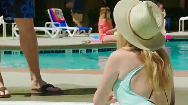 Alexandra Daddario, Kate Upton sexy in The Layover