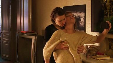 Lesbic threesome
