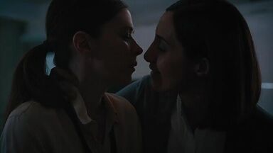 Making the prostitute suck your pussy