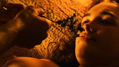 Florence Pugh sexy in Outlaw King (2018)