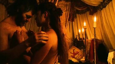 Florence Pugh sexy in Outlaw King (2018)