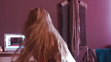 Florence Pugh showing her body