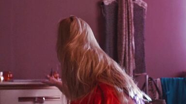 Florence Pugh showing her body