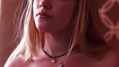 Florence Pugh showing her body