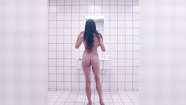 Hotty looking herself at the mirror