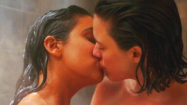 Geraldine Viswanathan And Margaret Qualley