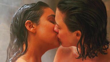 Geraldine Viswanathan And Margaret Qualley