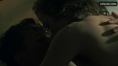 Kate Winslet make love with kisses