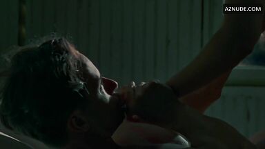 Kate Winslet make love with kisses