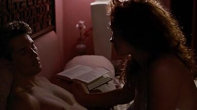 Julia Roberts is sexy and makes love