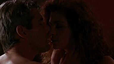 Julia Roberts is sexy and makes love