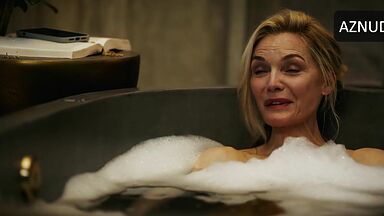 Michelle Pfeiffer looks sexy in the bubble bath