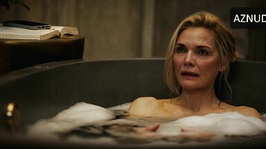 Michelle Pfeiffer looks sexy in the bubble bath