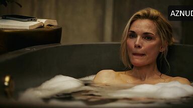 Michelle Pfeiffer looks sexy in the bubble bath