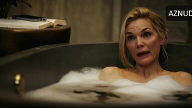 Michelle Pfeiffer looks sexy in the bubble bath