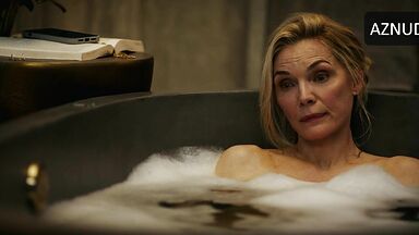 Michelle Pfeiffer looks sexy in the bubble bath