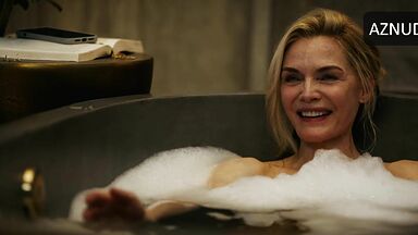 Michelle Pfeiffer looks sexy in the bubble bath