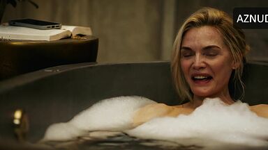 Michelle Pfeiffer looks sexy in the bubble bath
