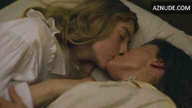 Kate Winslet and Saoirse Ronan make oral sex on each other until ejaculation