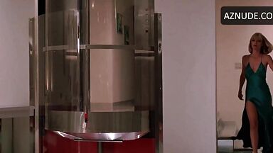 Michelle Pfeiffer dances really well
