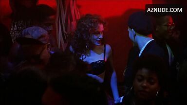 Julia Roberts in a sexy outfit for sex