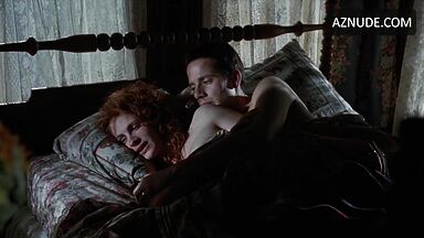 Julia Roberts in a sexy outfit for sex