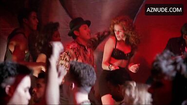 Julia Roberts in a sexy outfit for sex