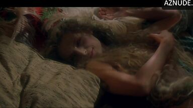 Michelle Pfeiffer dreams so beautifully