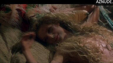 Michelle Pfeiffer dreams so beautifully