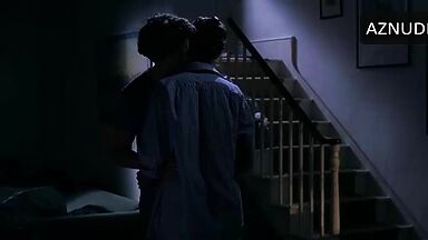 Julia Roberts romantic kiss with a young man