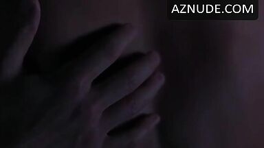Julia Roberts romantic kiss with a young man